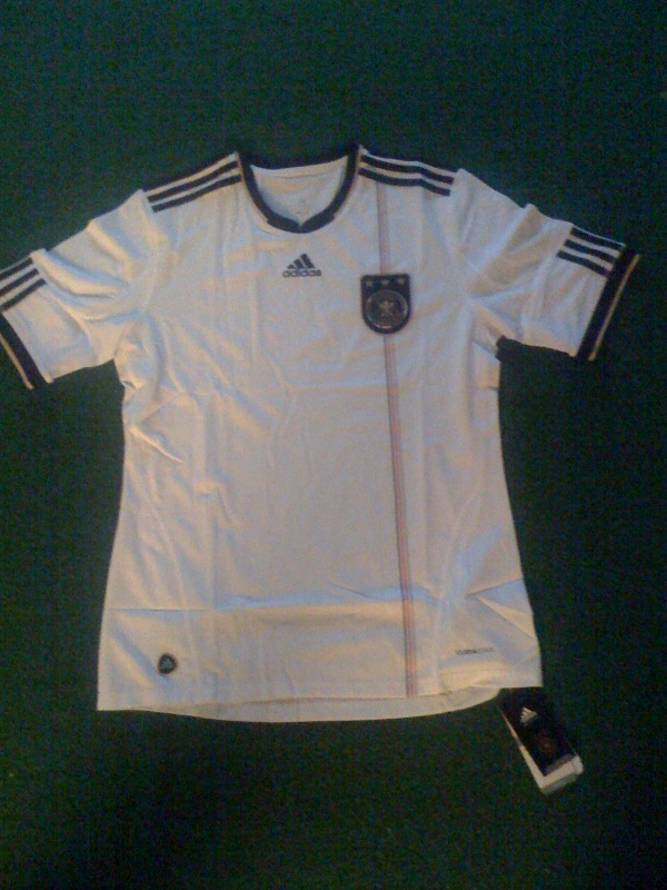 Das Deutschland Trikot für die WM 2010 im Test Captain Trikot