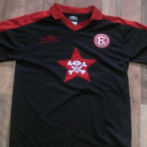 Fortuna Düsseldorf Totenkopf-Trikot